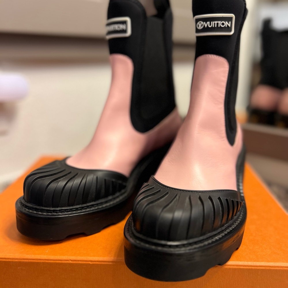 NWB Louis Vuitton Beaubourg Boots in Pink